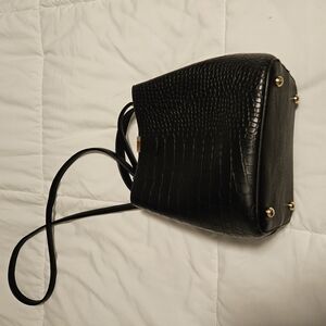 Elegant Black Crocodile-Embossed Women's Bag